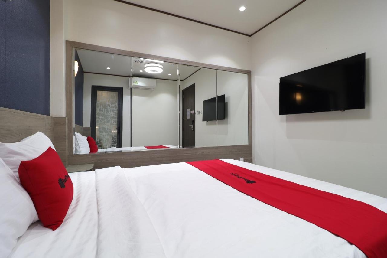 Reddoorz Plus & Cloud 9 Quang Trung Hotel Хошимин Екстериор снимка